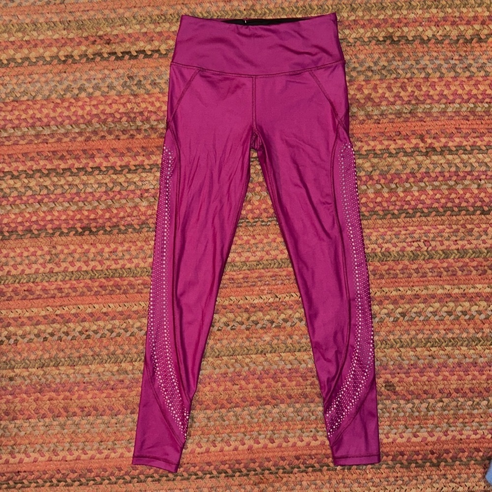 NWOT VICTORIAS SECRET SPORT KNOCKOUT PURPLE LASER CUT ATHLETIC LEGGINGS